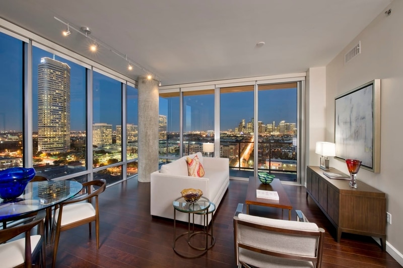 Downtown HighRise Central Houston Apartment Specials
